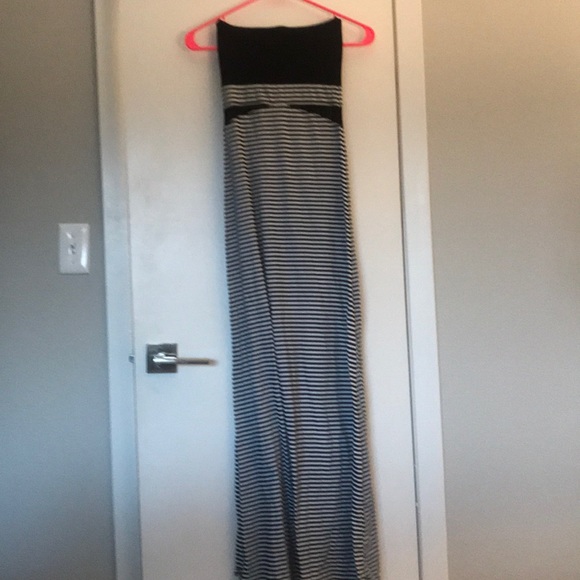 Maxi Sleevless Black & White Dress - Picture 1 of 3